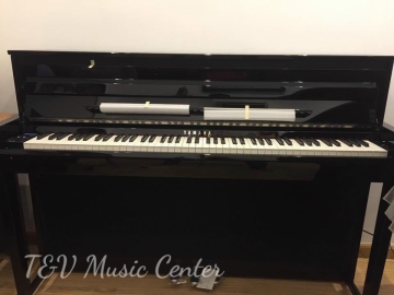 Yamaha CLP-685 PE