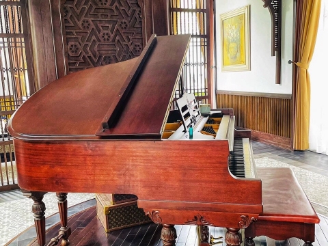 Luxury Piano