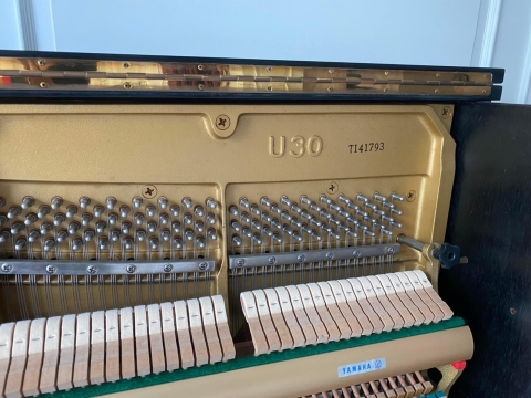 Yamaha U30T ( SHR0300)