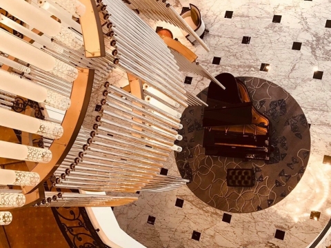 Grand Piano Tại Nhà Hàng