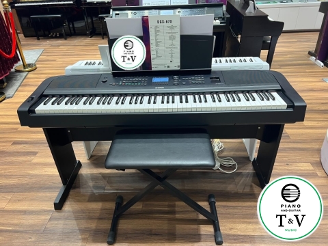 Yamaha DGX-670